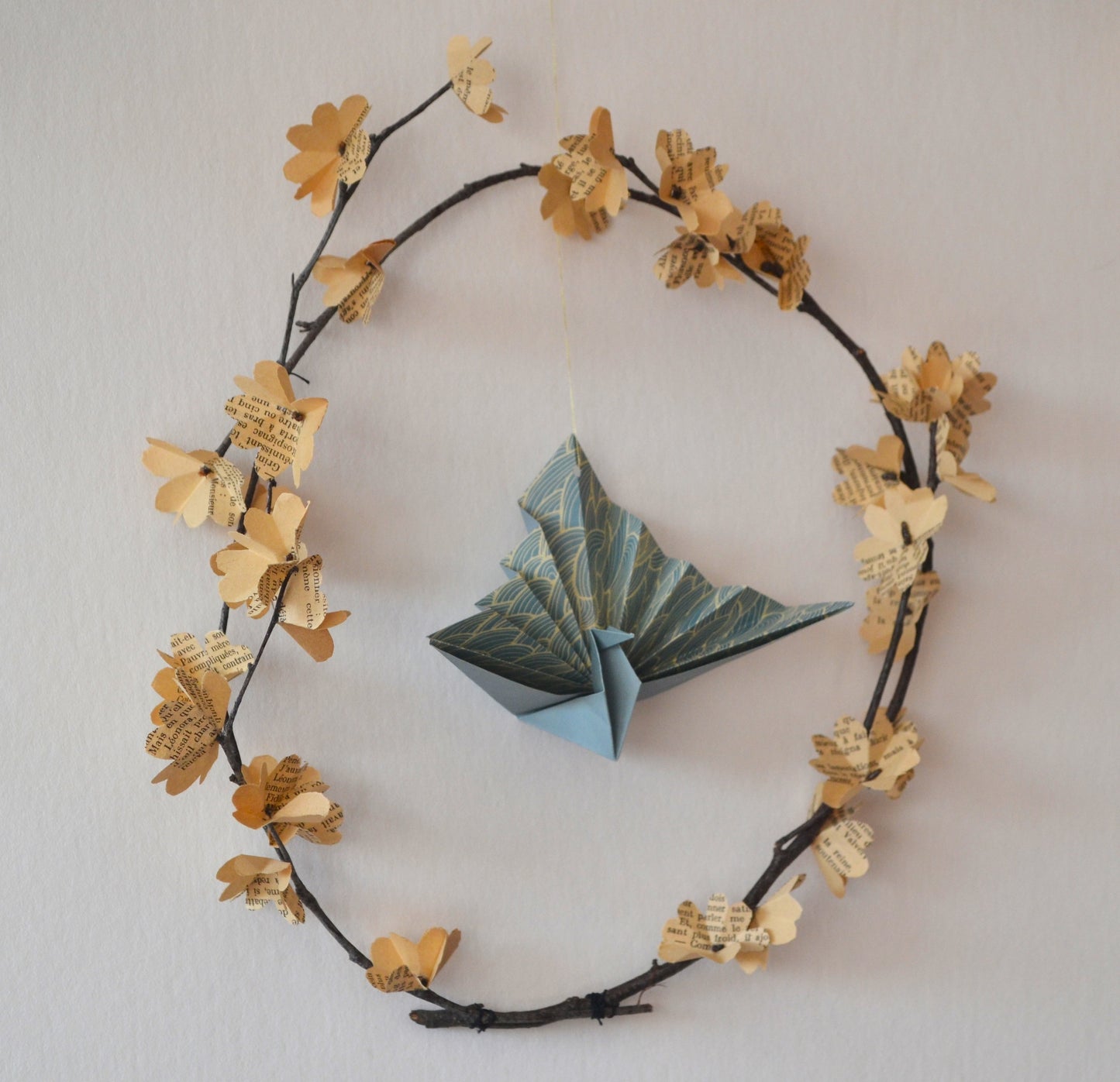 Couronne fleurie, origami paon turquoise