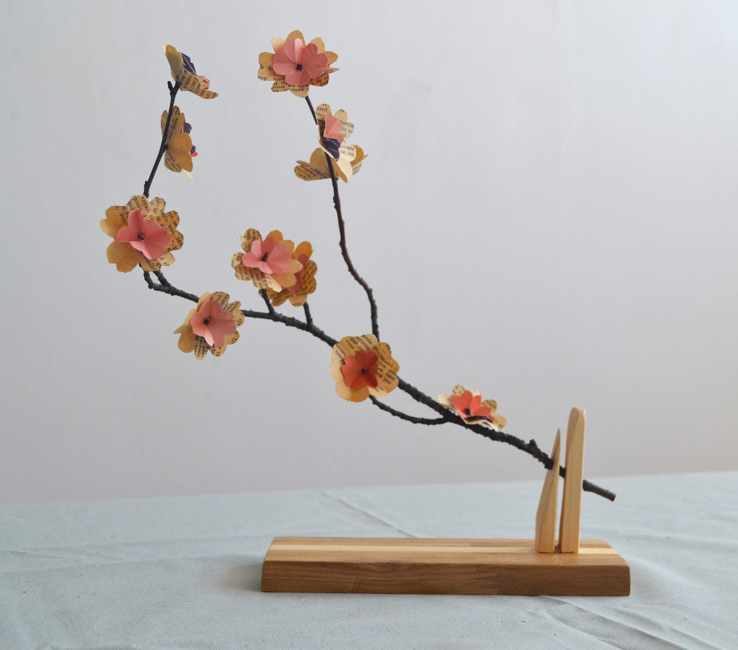 Branche posée, origami fleur sakura